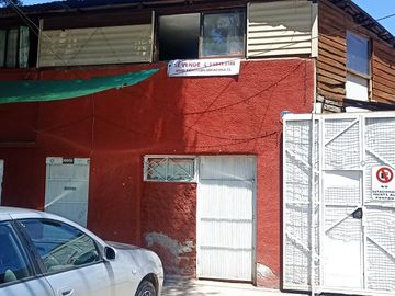 Vendo Casa con 2 Dptos Cerro Navia