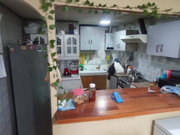 Vendo Casa con 2 Dptos Cerro Navia