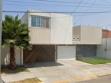 CASA EN VENTA EN PRADOS AGUA AZUL, PUEBLA