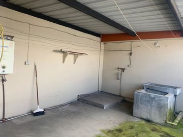 Venta Casa  Rentera sector Jipijapa 3 departamentos