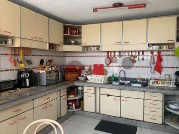 Venta Casa  Rentera sector Jipijapa 3 departamentos