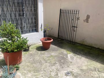 Venta Casa  Rentera sector Jipijapa 3 departamentos