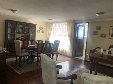 Venta Casa  Rentera sector Jipijapa 3 departamentos