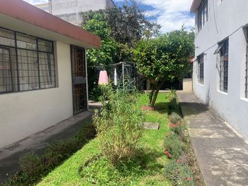 Venta Casa  Rentera sector Jipijapa 3 departamentos