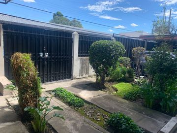 Venta Casa  Rentera sector Jipijapa 3 departamentos
