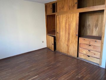 Venta Casa  Rentera sector Jipijapa 3 departamentos