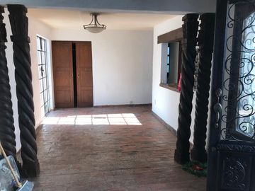 RENTO CASA SIN MUEBLES EN FRACC LUCIERNAGA ESPALDAS PLAZA LUCIERNAGA, HOSPITAL MAC, SALIDA SAN MIGUEL A QRO