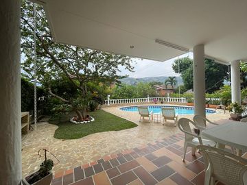 CASA CAMPESTRE DENTRO DE PARCELACION, SAN JERONIMO ANTIOQUIA