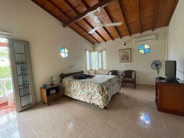 CASA CAMPESTRE DENTRO DE PARCELACION, SAN JERONIMO ANTIOQUIA