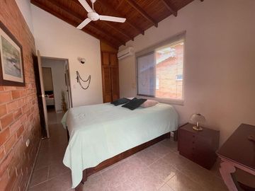 CASA CAMPESTRE DENTRO DE PARCELACION, SAN JERONIMO ANTIOQUIA