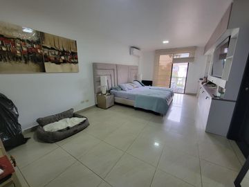 Casa de Venta en Samborondon con 721 mt2 de terreno