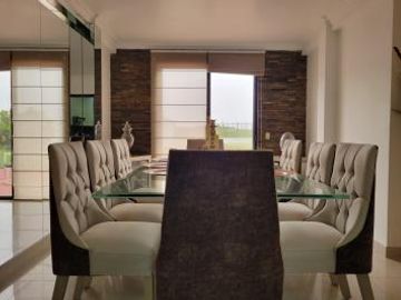 Casa de Venta en Samborondon con 721 mt2 de terreno