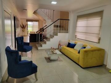 Casa de Venta en Samborondon con 721 mt2 de terreno