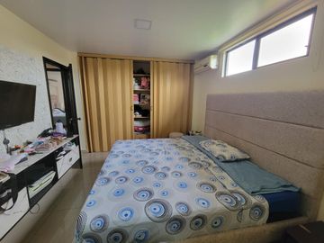 Casa de Venta en Samborondon con 721 mt2 de terreno