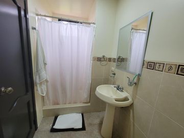 Casa de Venta en Samborondon con 721 mt2 de terreno