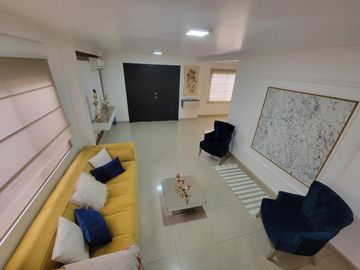 Casa de Venta en Samborondon con 721 mt2 de terreno