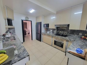 Casa de Venta en Samborondon con 721 mt2 de terreno