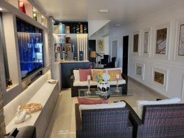 Casa de Venta en Samborondon con 721 mt2 de terreno