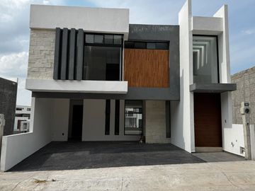 Casa en Venta en Fraccionamiento Orense Residencial (conocido anteriormente como Lomas de Chapultepec).