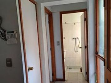 SE VENDE HERMOSA CASA EN CONDOMINIO. EXCELENTE CONECTIVIDAD QUILPUÉ