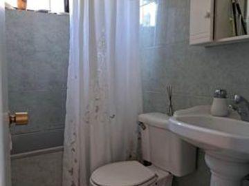 SE VENDE HERMOSA CASA EN CONDOMINIO. EXCELENTE CONECTIVIDAD QUILPUÉ