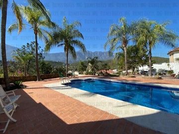 Casa Quinta en Venta en El Barrial, con increíbles vistas panorámicas a las montañas, sin vecino atrás! A 5 min de Carretera Nacional