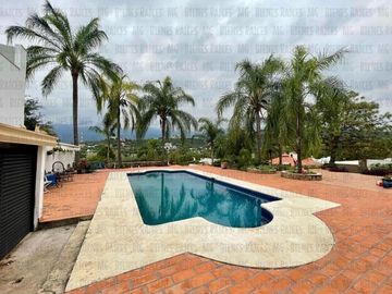 Casa Quinta en Venta en El Barrial, con increíbles vistas panorámicas a las montañas, sin vecino atrás! A 5 min de Carretera Nacional