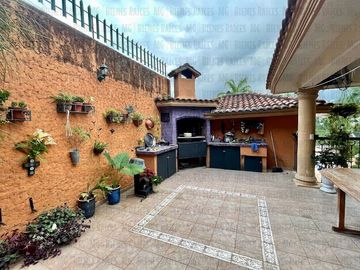 Casa Quinta en Venta en El Barrial, con increíbles vistas panorámicas a las montañas, sin vecino atrás! A 5 min de Carretera Nacional
