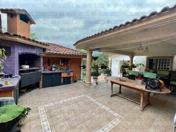 Casa Quinta en Venta en El Barrial, con increíbles vistas panorámicas a las montañas, sin vecino atrás! A 5 min de Carretera Nacional
