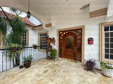 Casa Quinta en Venta en El Barrial, con increíbles vistas panorámicas a las montañas, sin vecino atrás! A 5 min de Carretera Nacional