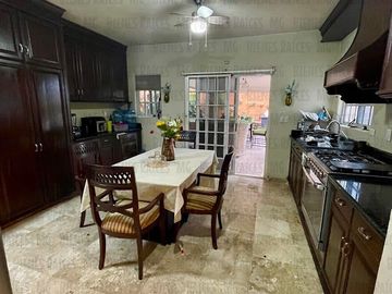 Casa Quinta en Venta en El Barrial, con increíbles vistas panorámicas a las montañas, sin vecino atrás! A 5 min de Carretera Nacional