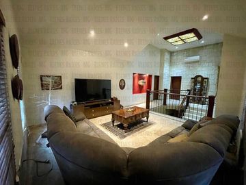 Casa Quinta en Venta en El Barrial, con increíbles vistas panorámicas a las montañas, sin vecino atrás! A 5 min de Carretera Nacional
