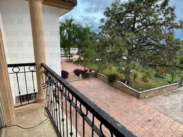 Casa Quinta en Venta en El Barrial, con increíbles vistas panorámicas a las montañas, sin vecino atrás! A 5 min de Carretera Nacional