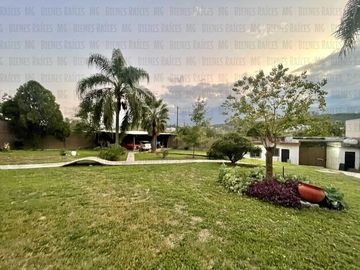 Casa Quinta en Venta en El Barrial, con increíbles vistas panorámicas a las montañas, sin vecino atrás! A 5 min de Carretera Nacional