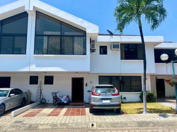 Casa de Venta en Ceibos Urb. El Manantial