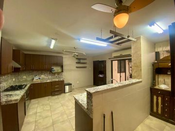 Casa de Venta en Ceibos Urb. El Manantial