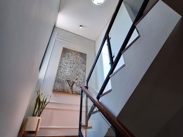 Rumah Full Furnished Elegan Modern di Jl Kapt. Haryadi dekat Sleman City Hall