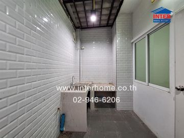 2-storey townhouse, 23 sq m, The Money Village, Rangsit-Khlong Sam, near Big C Khlong 3, Rangsit-Nakhon Nayok Road, Khlong Sam Road, Khlong Luang, Pat