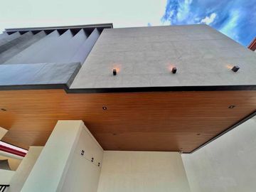 SPACIOUS SINGLE HOUSE AND LOT WITH MODERN INTERIOR DESIGN IN BF RESORT LAS PINAS