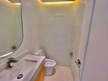 SPACIOUS SINGLE HOUSE AND LOT WITH MODERN INTERIOR DESIGN IN BF RESORT LAS PINAS
