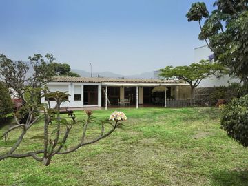 CASA DE 1000 M2 - 4 DORMS - AMPLIO JARDÍN - CALLE CERRADA - OPORTUNIDAD