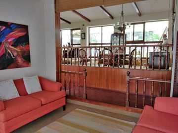 CASA DE 1000 M2 - 4 DORMS - AMPLIO JARDÍN - CALLE CERRADA - OPORTUNIDAD