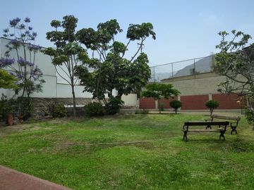 CASA DE 1000 M2 - 4 DORMS - AMPLIO JARDÍN - CALLE CERRADA - OPORTUNIDAD