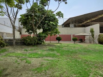 CASA DE 1000 M2 - 4 DORMS - AMPLIO JARDÍN - CALLE CERRADA - OPORTUNIDAD