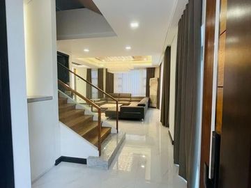 FOR SALE: BRAND NEW TOWNHOUSE WITH ELEVATOR (4 UNITS ONLY!)