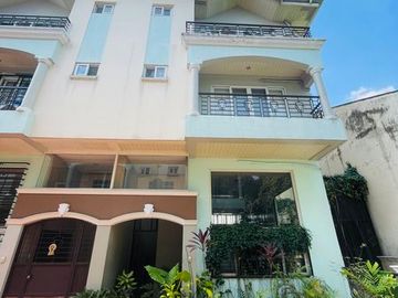 FOR SALE: SPACIOUS TOWNHOUSE IN NEW MANILA