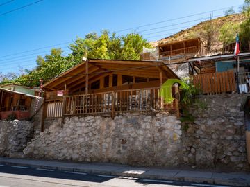 En Paihuano, Valle del Elqui, venta de casa con piscina y quincho. Hermosa vista. $69 millones