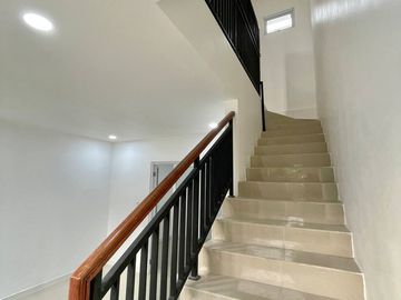 Dijual Rumah Ready Murah 2 Lantai Di Serpong Tangsel Harga Nego