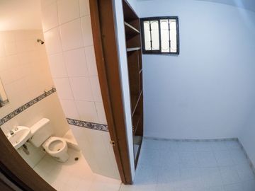 VENTA APARTAMENTO en HAYUELOS, cerca a CC Hayuelos, CC Multiplaza, Centro Empresarial Buro 24, Av Ciudad de Cali, Av Boyaca, Av El Dorado