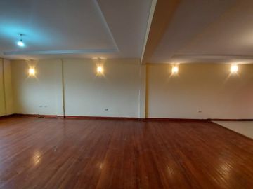 Venta de casa rentera- Ubicada en Torocacocha- Cuenca